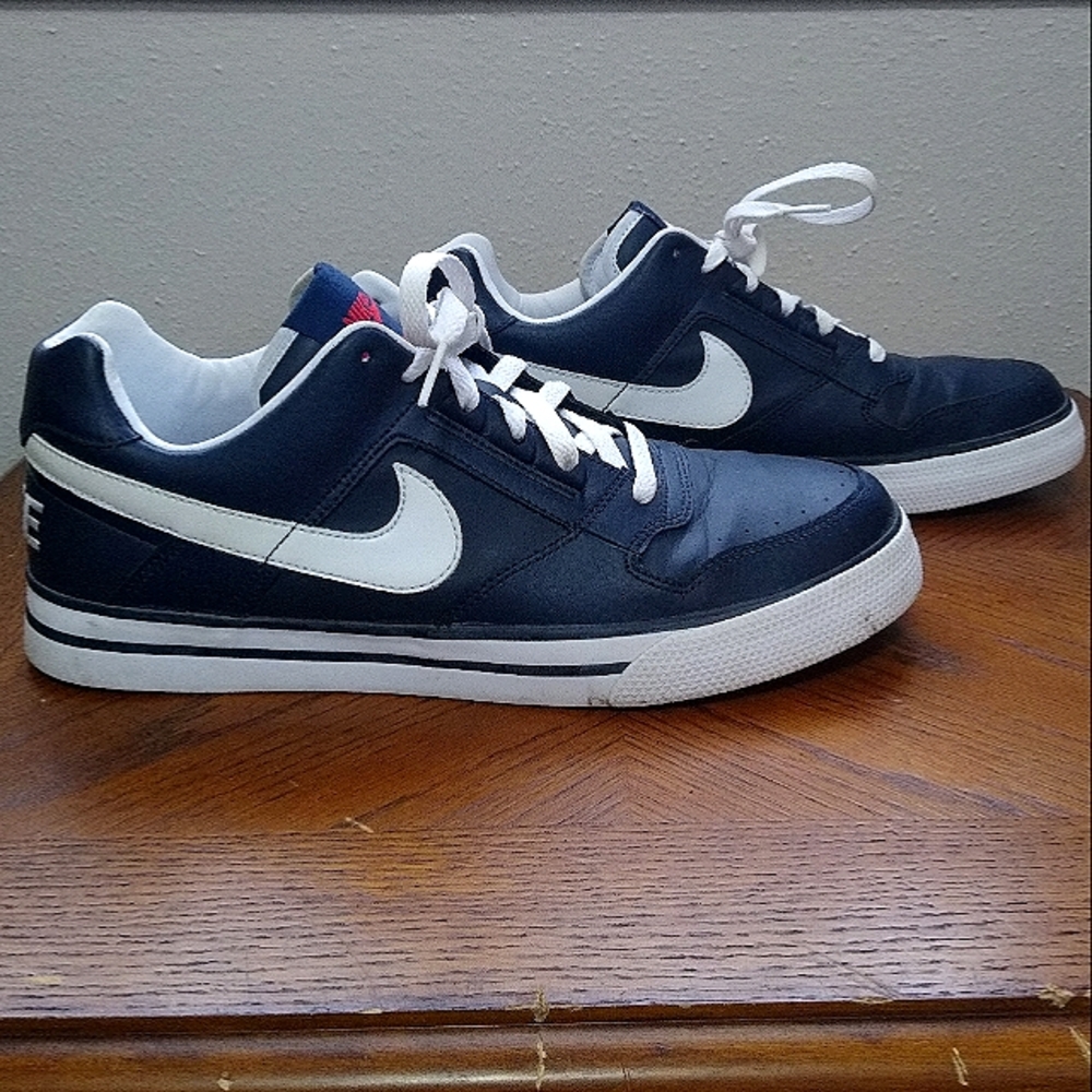Vintage 2009 Nike Delta Force Low Men's Size 10 Navy Blue White 
